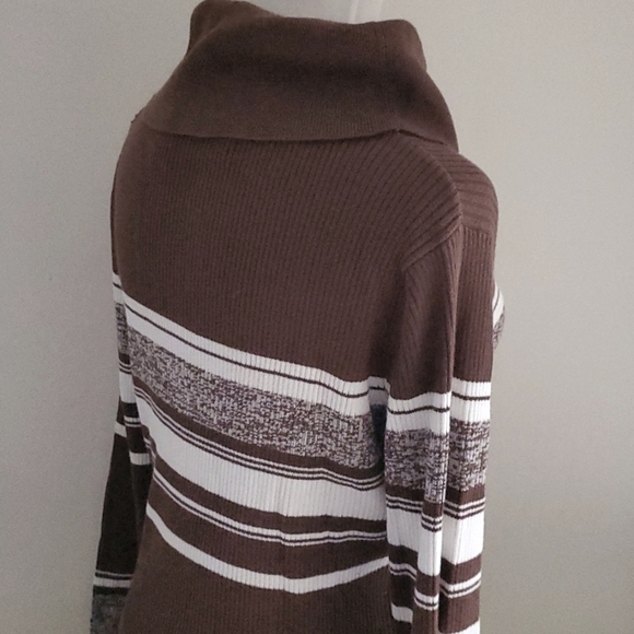 Design Assets Vintage Sweater Size Medium - Picture 4 of 5